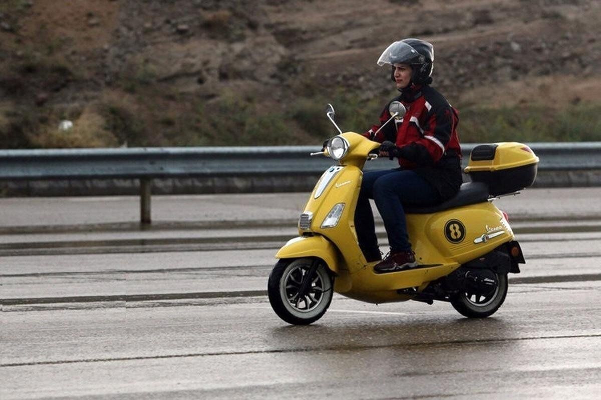 دولت چراغ سبز نشان داد؛ موتورسواری زنان یک قدم تا گواهینامه/ معاون رئیس‌جمهور: آموزش و گواهینامه موتور برای زنان کلید خورد