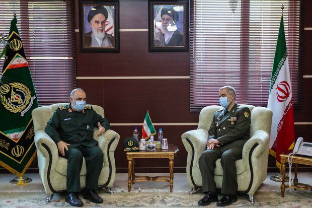 سرلشکر سلامی به وزیر دفاع: دشمنان از هیچ حربه‌ای برای فشار بر ملت ایران فروگذار نکرده‌اند
