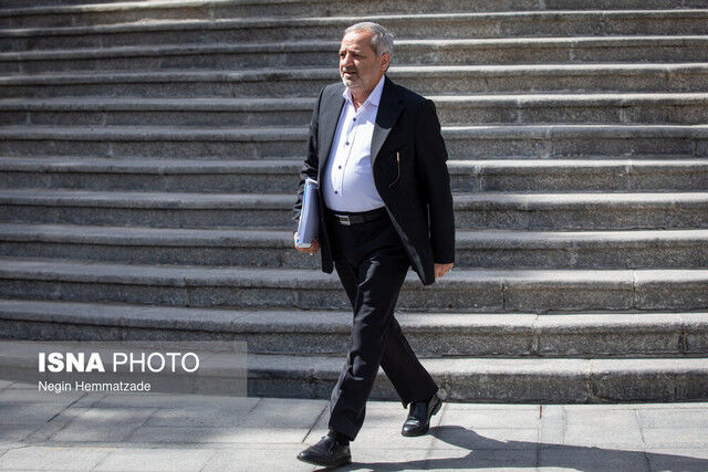 وزیر آموزش و پرورش: در توزیع شیر به چالش خوردیم