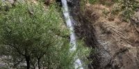 سقوط دلخراش مرد جوان از آبشار به دلیل عکاسی