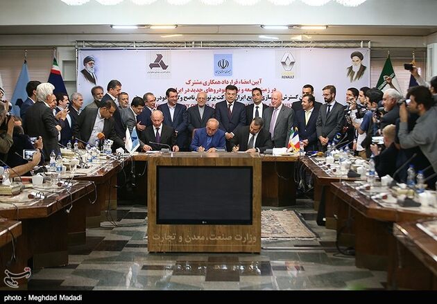 مراسم امضای قرارداد رنو