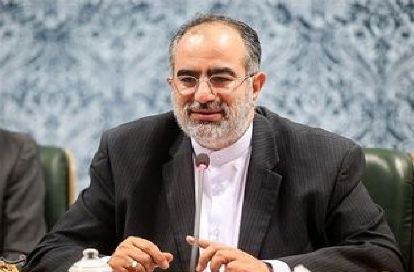 کنایه حسام‌الدین آشنا به روایت شمخانی از ماجرای ترورش / توقع داشتید مردم باور کنند؟! + فیلم
