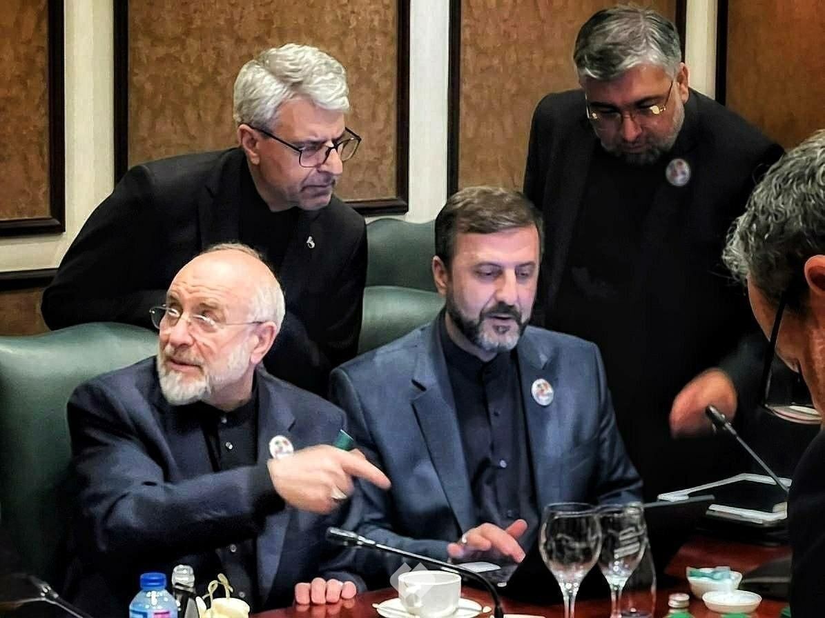 واکنش عضو تیم رسانه‌ای قالیباف به شایعات تندروها درباره مذاکرات: یکی از میانجی‌ها به قالیباف گفت از موضوع اموال بلوکه شده عبور کنید؛ او در پاسخ گفت ذره‌ای از اموال متعلق به مردم کوتاه نمی‌آیم/ 