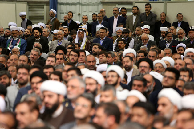 تصاویر دیدار مسئولان نظام، مهمانان کنفرانس وحدت و سفرای کشورهای اسلامی با رهبری