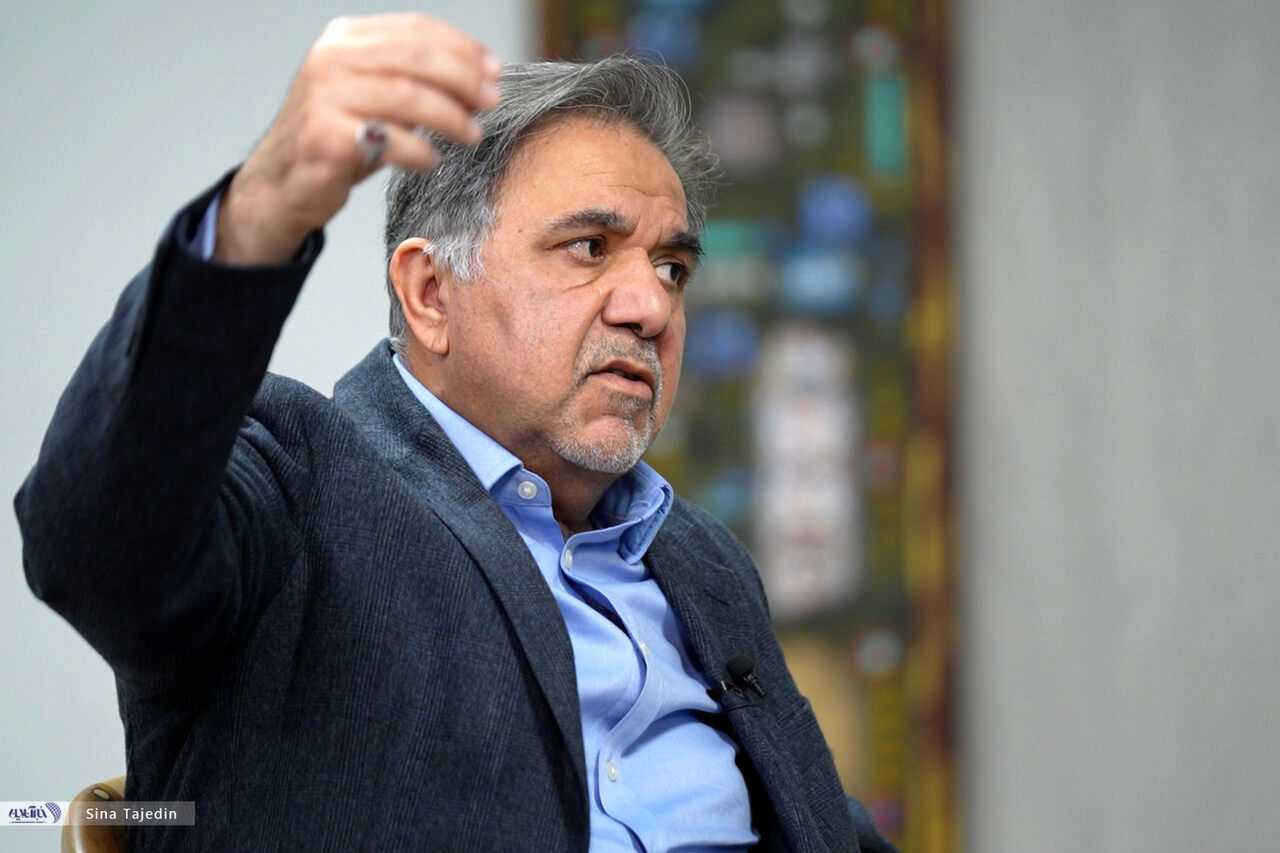 تنها راه نجات کشور بازگشت به زنجیره ارزش جهانی است / ما دژی دور خودمان کشیده‌ایم / مشکل اصلی ما تحریم است