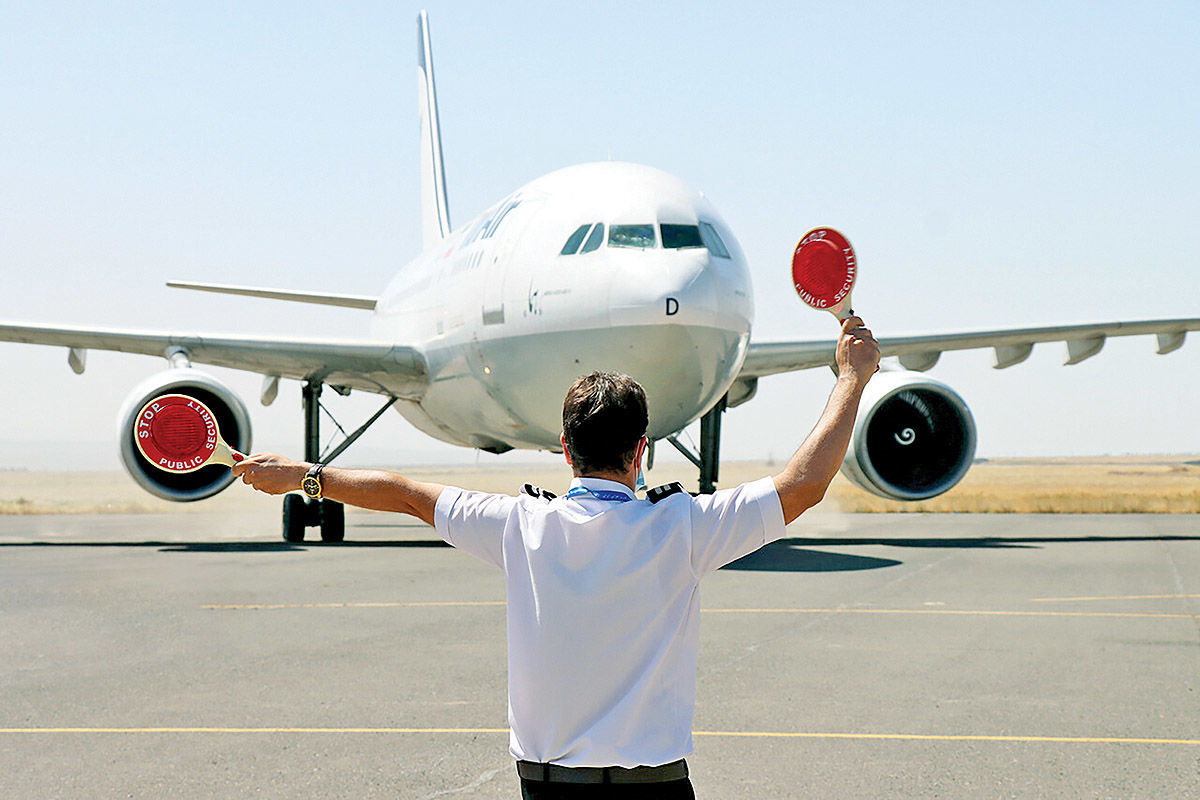 بحران سوختِ هواپیما در اروپا | آخرین محموله ظرف چند روز آینده به بریتانیا می‌رسد | اروپا ۴۰ درصد سوخت هواپیماهای خود را از تنگه هرمز دریافت می‌کند 