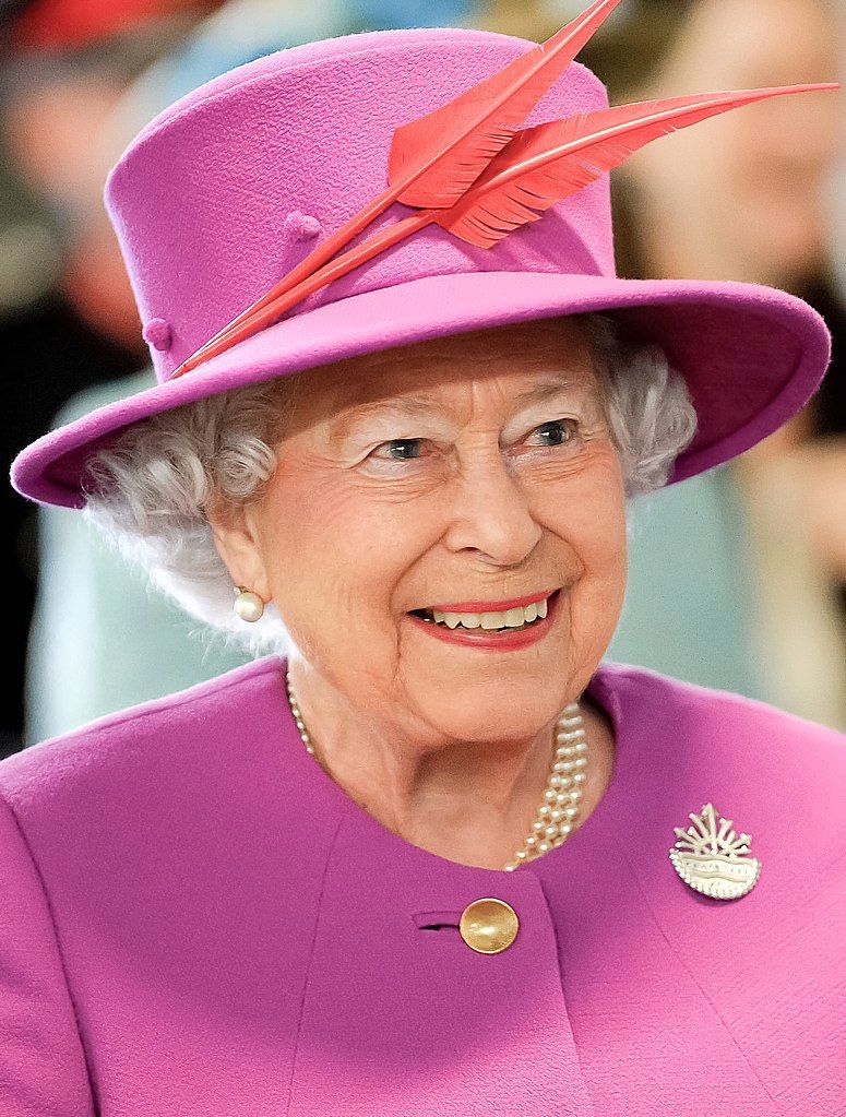 تجمع تاکسی های خاص لندن به احترام ملکه الیزابت دوم+عکس