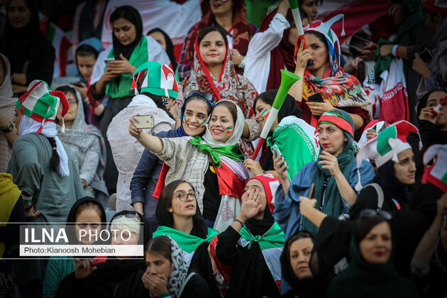 منتخب تصاویر نخستین حضور قانونی زنان ایرانی در ورزشگاه آزادی