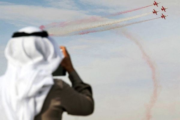 جنگنده‌ها و پهپادهای سِری چین به چالش کشیده شدند؟ | قدرت‌نمایی جنگنده نسل پنجم ترکیه در آسمان ریاض