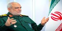 عکسی دیده نشده از رئیس سازمان اطلاعات سپاه در کنار رهبر شهید انقلاب
