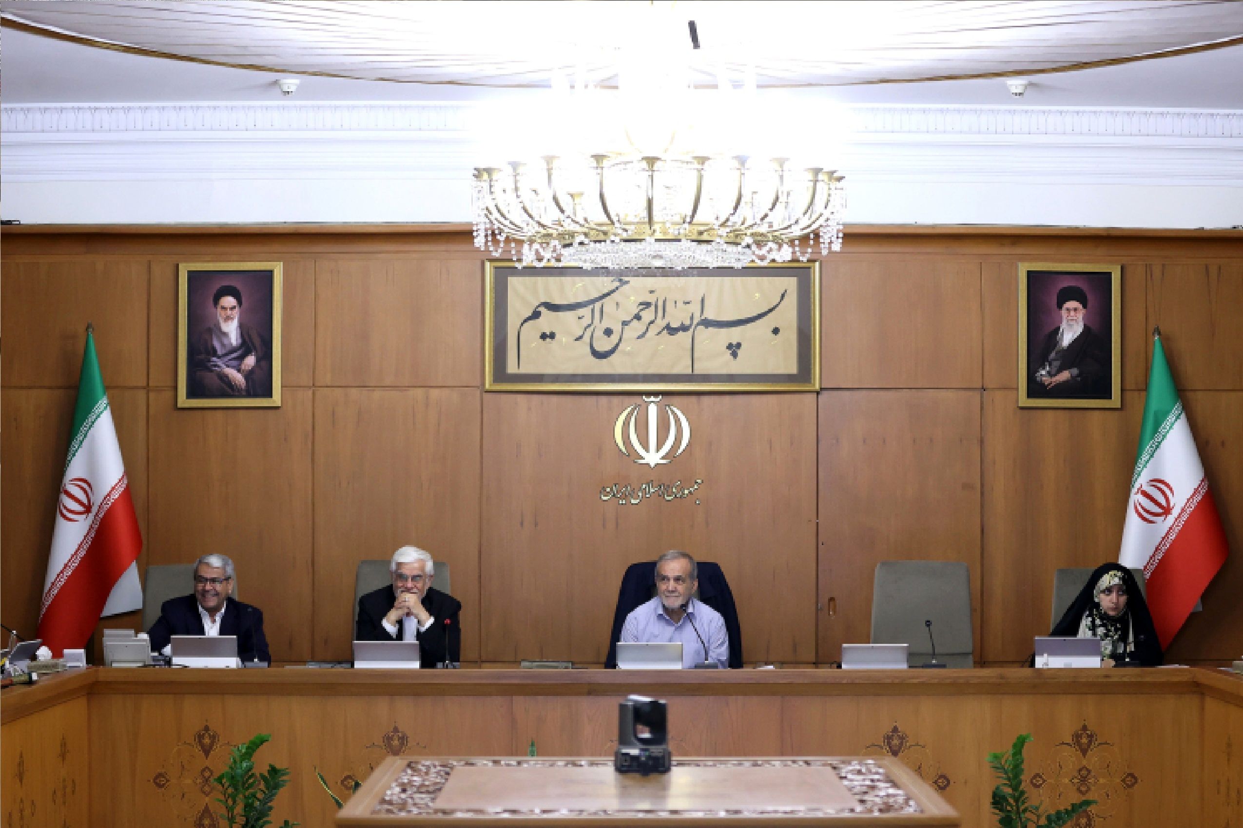پزشکیان: مسائل استان خوزستان باید با نگاهی ویژه و راهبردی مورد توجه قرار گیرد