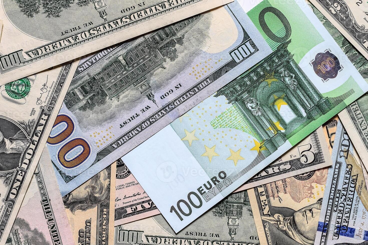 قیمت دلار و یورو در صرافی ملی امروز چهارشنبه ۷ آبان۱۴۰۴/ افزایش قیمت دلار