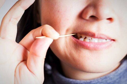 استفاده از خلال دندان بهتر است یا نخ دندان؟