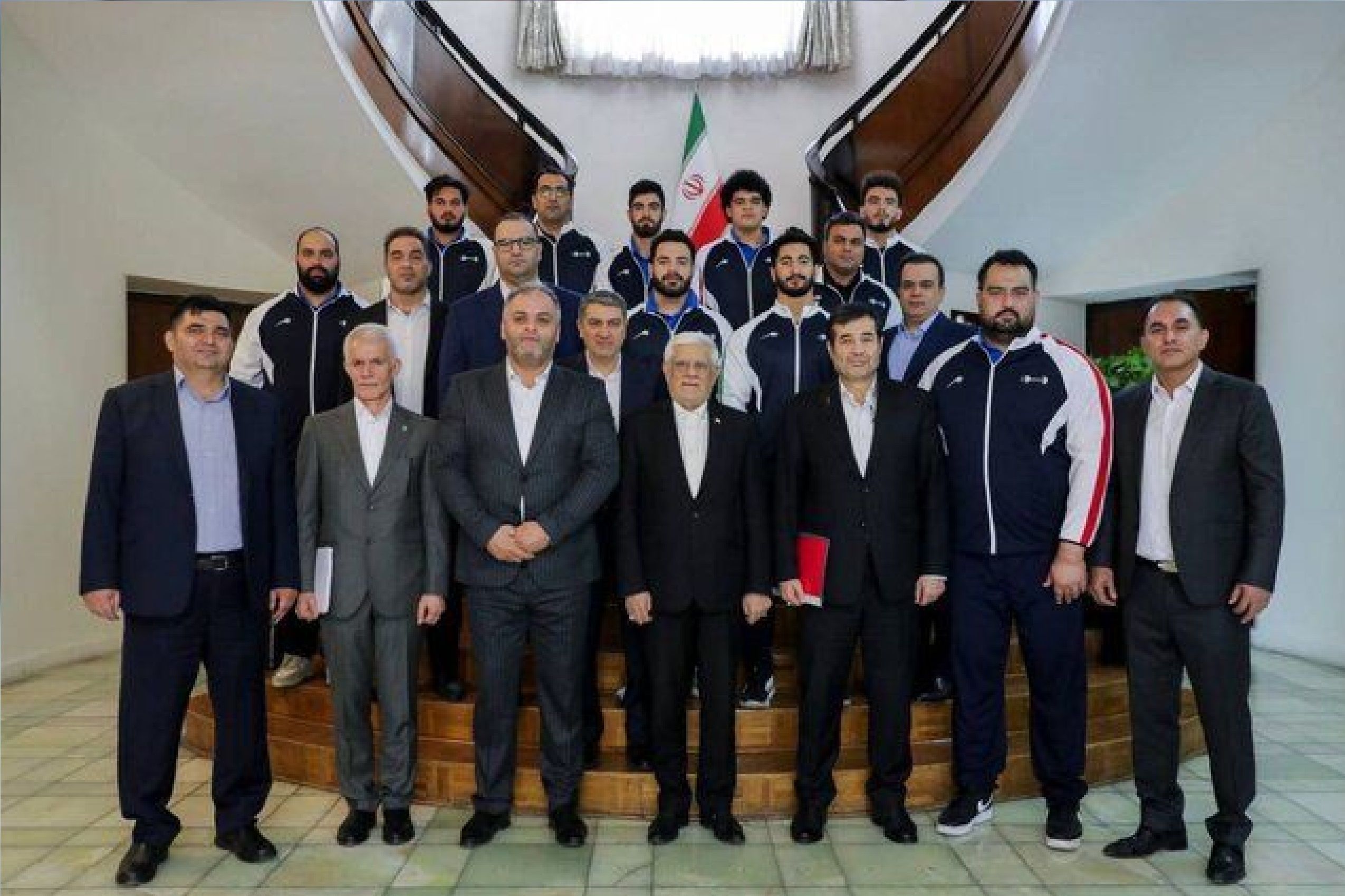 پیام تبریک عارف به مناسبت قهرمانی تیم ملی وزنه‌برداری ایران