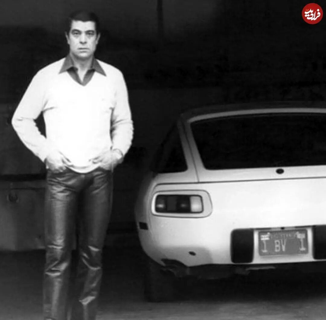 عکس/ بهروز وثوقی در کنار خودروی متفاوتش؛ اواخر دهه ۵۰