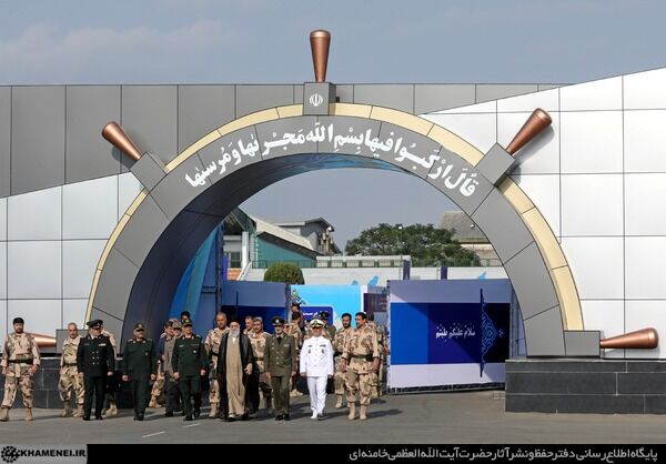 مراسم مشترک دانش‌آموختگی دانشجویان دانشگاه‌های افسری ارتش با حضور مقام معظم رهبری