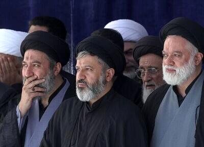 آیت الله سید مصطفی خامنه‌ای کیست/ پسری که بر پیکر پدر شهید نماز خواند