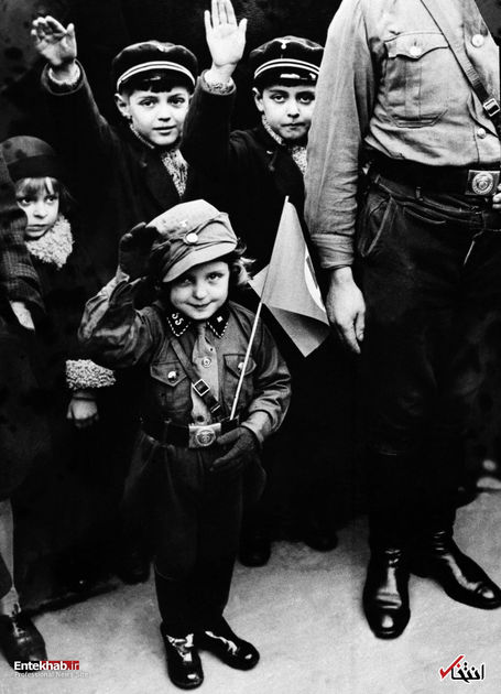 مارس 1933 : سلام هیتلری کودکان در برلین آلمان