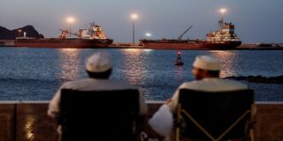بن‌بست پیچیده در تنگه هرمز؛ امارات مسیر تازه می‌سازد، هند به گاز آمریکا پناه برد | مسیرهای تجاری درحال بازطراحی شدن