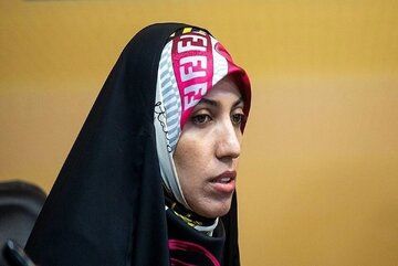 واکنش آمنه سادات ذبیح‌پور به انتشار عکسش با دختران بی‌حجاب