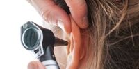 لحظه هولناک خارج کردن یک مار از گوش دختر جوان + فیلم 