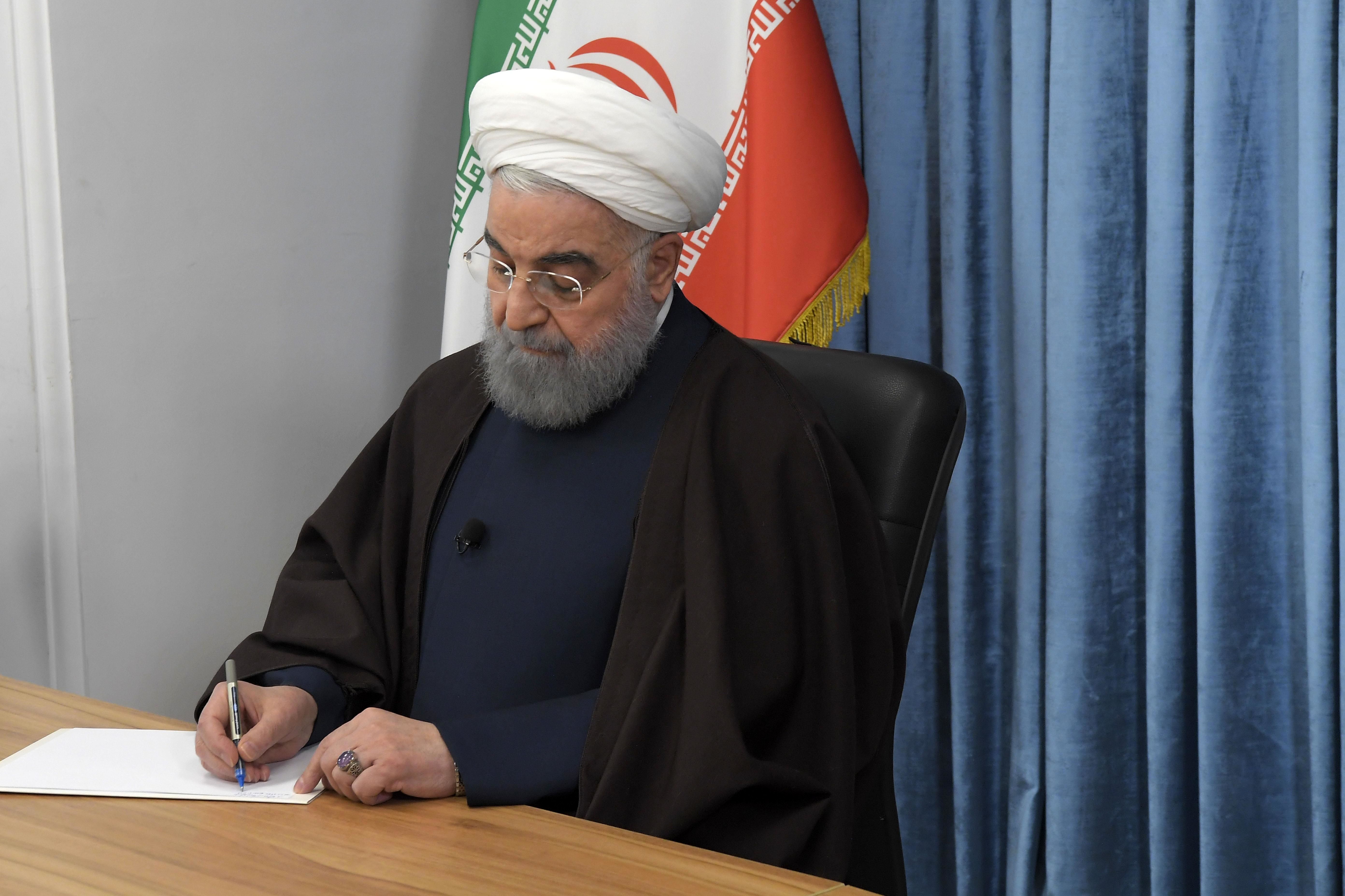 پیام حسن روحانی در پی شهادت علی لاریجانی: از دست دادن چنین شخصیت‌هایی در این شرایط حساس مصیبتی جانکاه است/ او به آرزوی دیرینش که شهادت بود نائل گشت