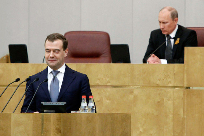 دمیتری مدودف نخست وزیر روسیه ماند/ 374 رای موافق و 56 رای مخالف