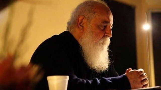 شاعر معروف ایران در بیمارستان بستری شد