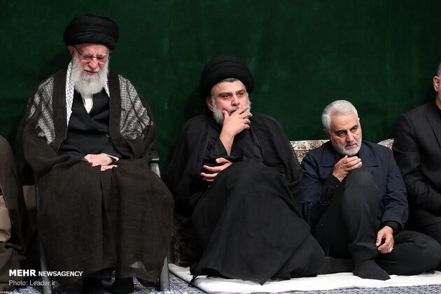عزاداری شب عاشورا در حسینیه امام خمینی با حضور رهبری، قاسم سلیمانی، مقتدی صدر، احمدی‌نژاد