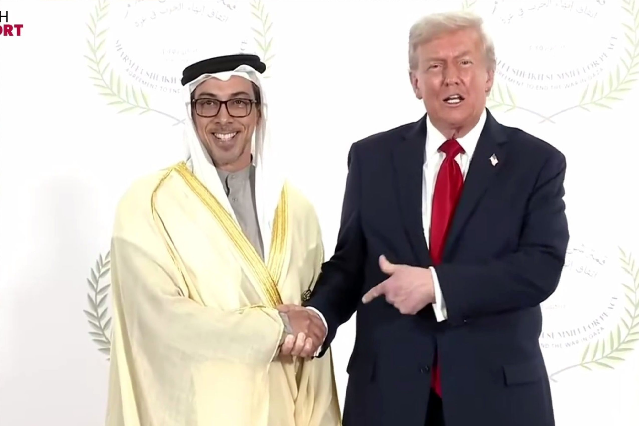 شوخی ترامپ با مقام اماراتی در شرم الشیخ: «این‌ها پول زیادی دارند؛ پول نامحدود» + فیلم
