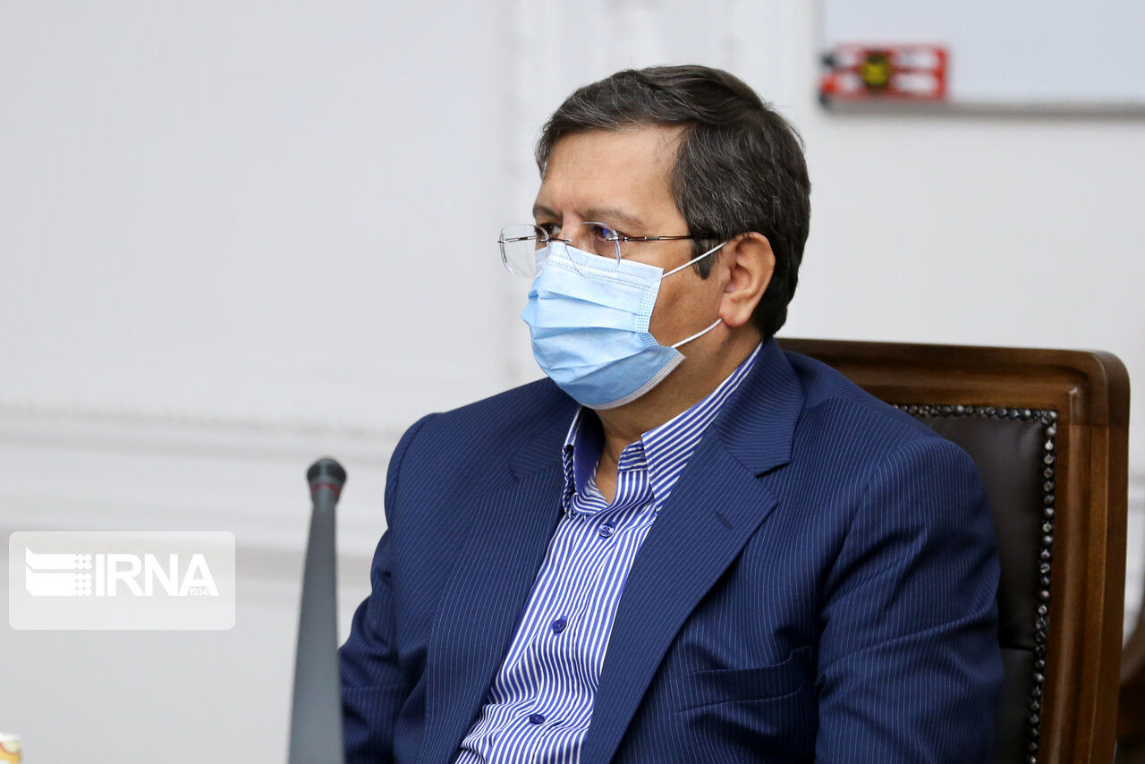 همتی:‌ بانک مرکزی برای خرید واکسن کرونا تابع وزارت بهداشت است