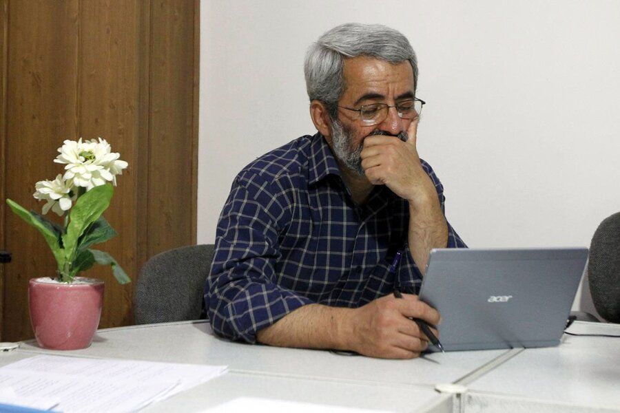 تنبلی روحانی شرایط کرونایی را سخت کرد/ احمدی‌نژاد صف‌آرایی‌های خیابانی را تشدید کرد