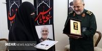  اعطای درجه سپهبدی به خانواده شهید سلامی توسط فرمانده کل سپاه