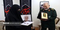  اعطای درجه سپهبدی به خانواده شهید سلامی توسط فرمانده کل سپاه