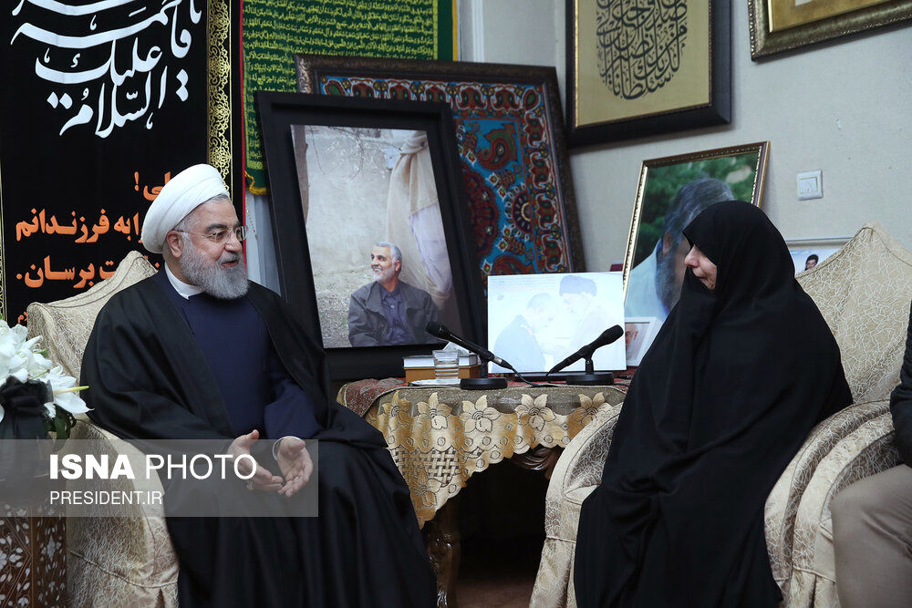 تصاویری از حضور روحانی در منزل سردار شهید سپهبد حاج قاسم سلیمانی
