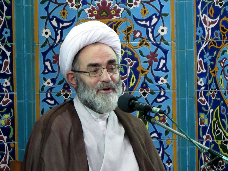 امام جمعه رشت: از تمام خواهرانی که حجاب را رعایت نکرده‌اند بیزارم