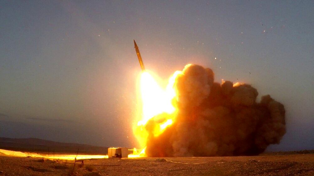 رکوردشکنی موشک های بالستیک ایران /«موشک حاج قاسم»، برگ برنده ایران در عملیات علیه دشمن +عکس