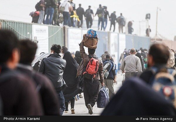 زائران اربعین در مرز مهران