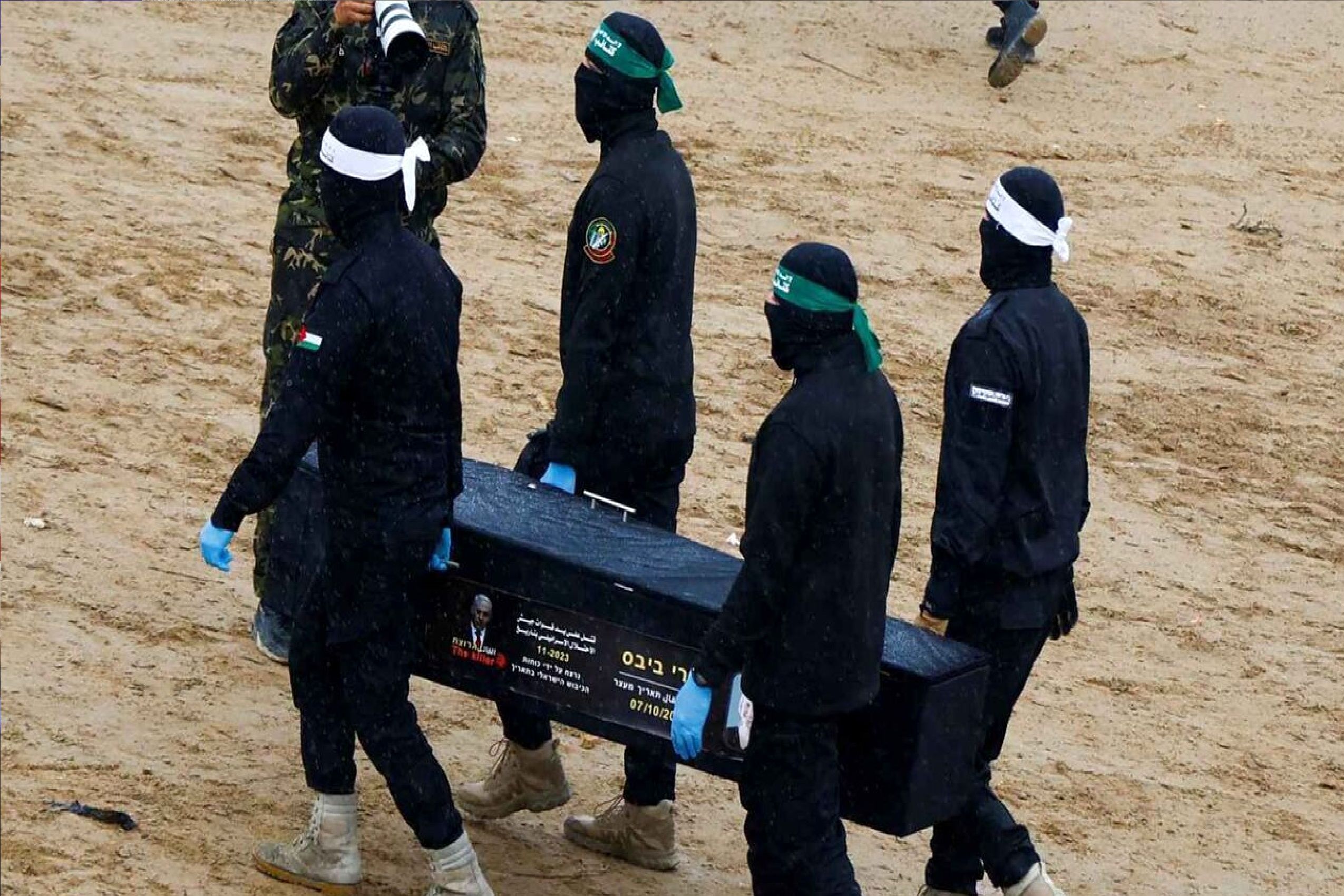 القسام یک جسد اسیر اسرائیلی دیگر تحویل صلیب سرخ می‌دهد