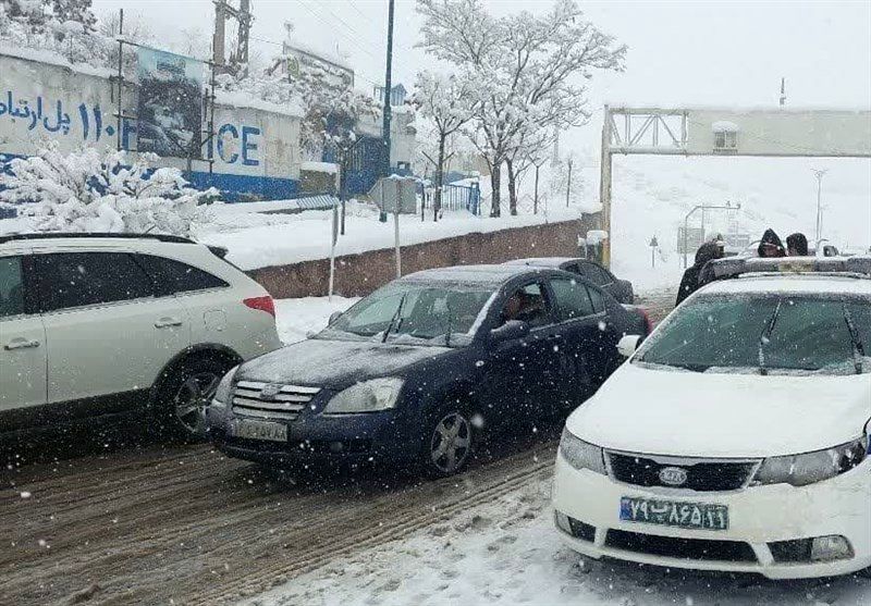 برف  دوباره تهرانی ها را غافلگیر کرد /ترافیک سنگین در این مناطق تهران 