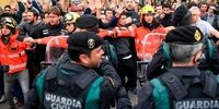 حمله پلیس اسپانیا به مراکز رای گیری همه پرسی استقلال کاتالونیا + عکس
