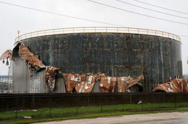 ضربه سنگین توفان هاروی به تولید نفت آمریکا