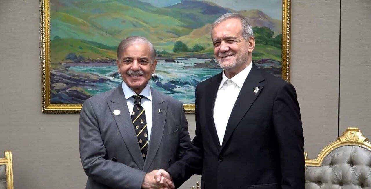 تصویر خاص از دیدار پزشکیان با نخست وزیر پاکستان