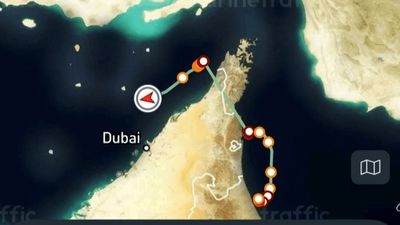 انفجار بزرگ در تنگه هرمز/ یک نفتکش هدف قرار گرفت