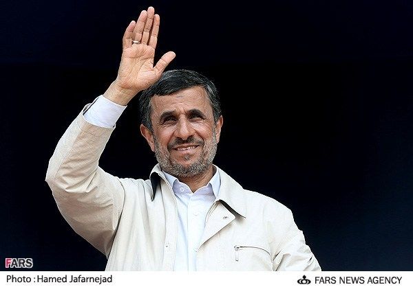 محمود احمدی نژاد در سر کلاس درس + عکس