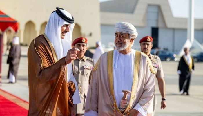 سفر غیرمنتظره و خصوصی امیر قطر به عمان/ تأکید بر لزوم دستیابی به توافق نهایی بین ایران و آمریکا و حل ریشه‌ای بحران