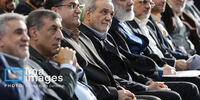تصاویری متفاوت از مسعود پزشکیان در سفر استانی/ زبان بدن رئیس جمهور خبرساز شد

