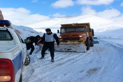 بارش سنگین برف در گردنه ژالانه کردستان + فیلم
