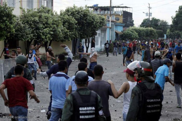 اعتراض به حذف اسکناس ۱۰۰ بولیواری در ونروئلا