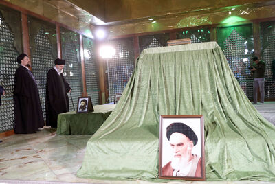 حضور مقام معظم رهبری در مرقد امام خمینی(ره) و گلزار شهدا